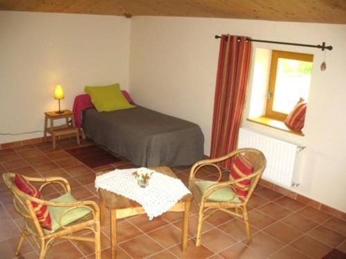Hotel La Ferme Du Chapi Saint-Laurent-dʼOingt Habitación foto