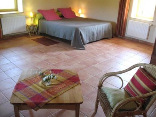 Hotel La Ferme Du Chapi Saint-Laurent-dʼOingt Habitación foto